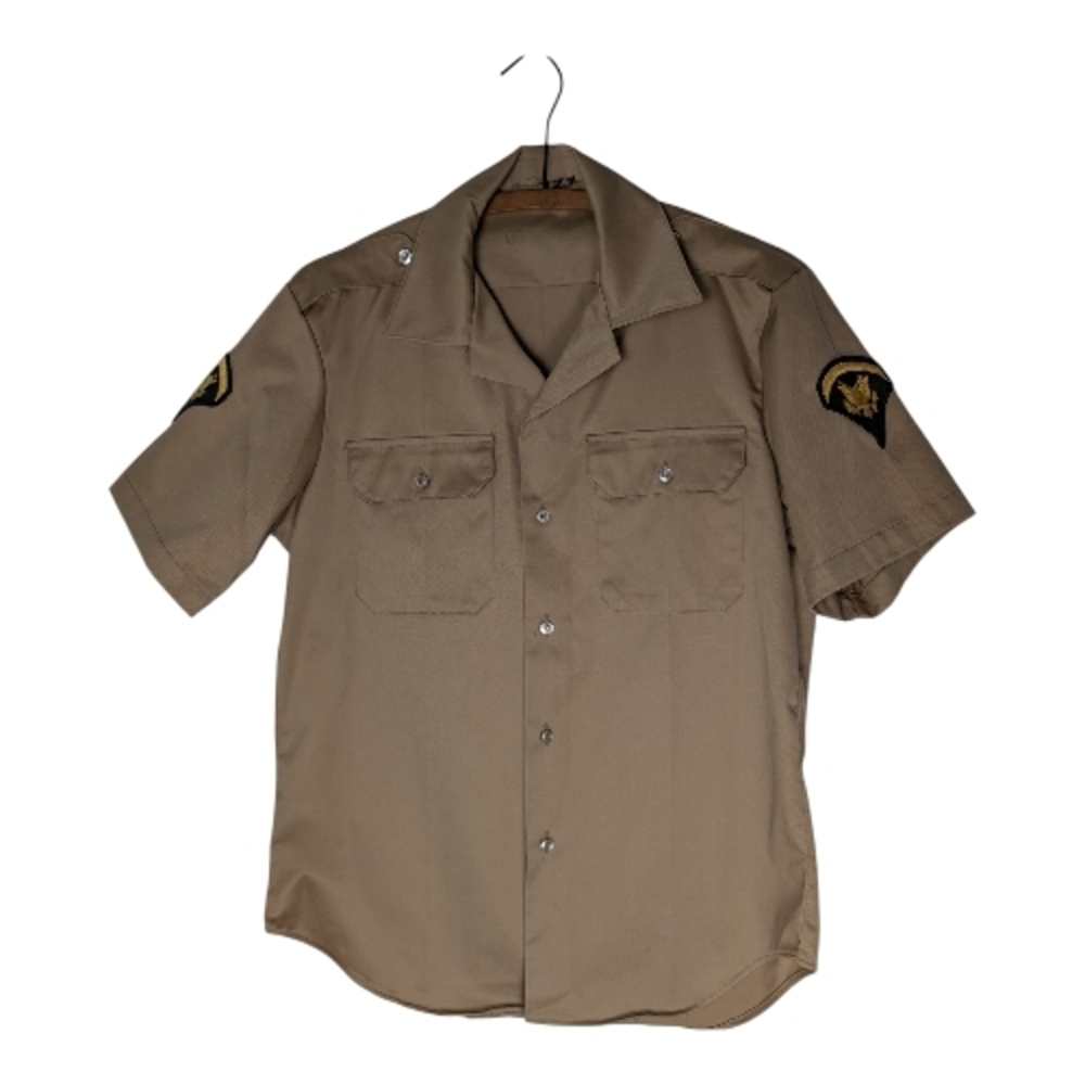 Vtg Military Men's Army Tan 445 Short Sleeve Button-Up Shirt with Patches Med
